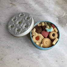 画像をギャラリービューアに読み込む, フラワークッキーアソート缶