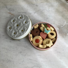画像をギャラリービューアに読み込む, フラワークッキーアソート缶